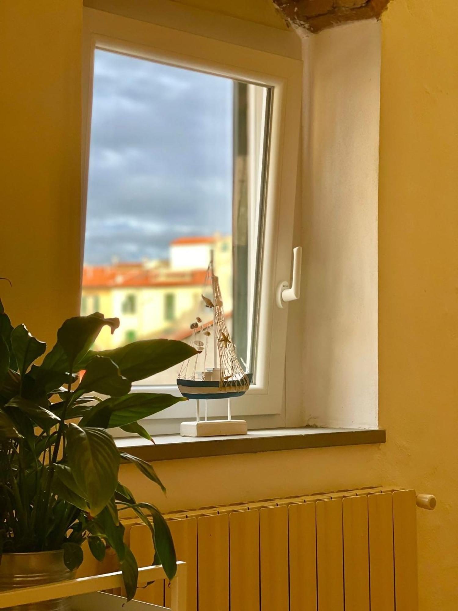 Susannas Lovely New Apartment Livorno Exteriör bild